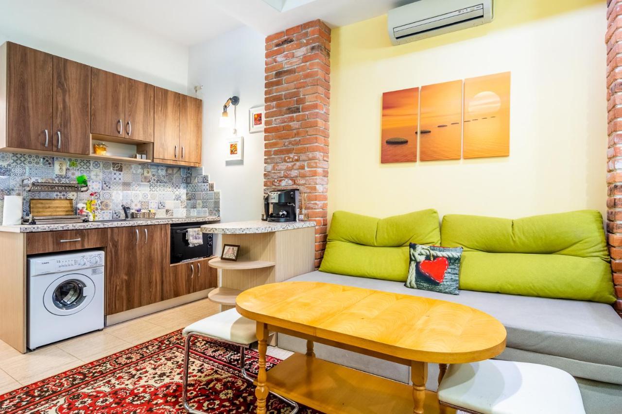Barcelona Colorful Central Studio W Green Backyard Sofia Exteriör bild