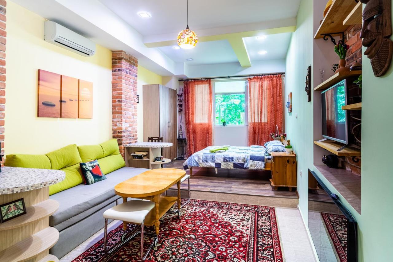Barcelona Colorful Central Studio W Green Backyard Sofia Exteriör bild