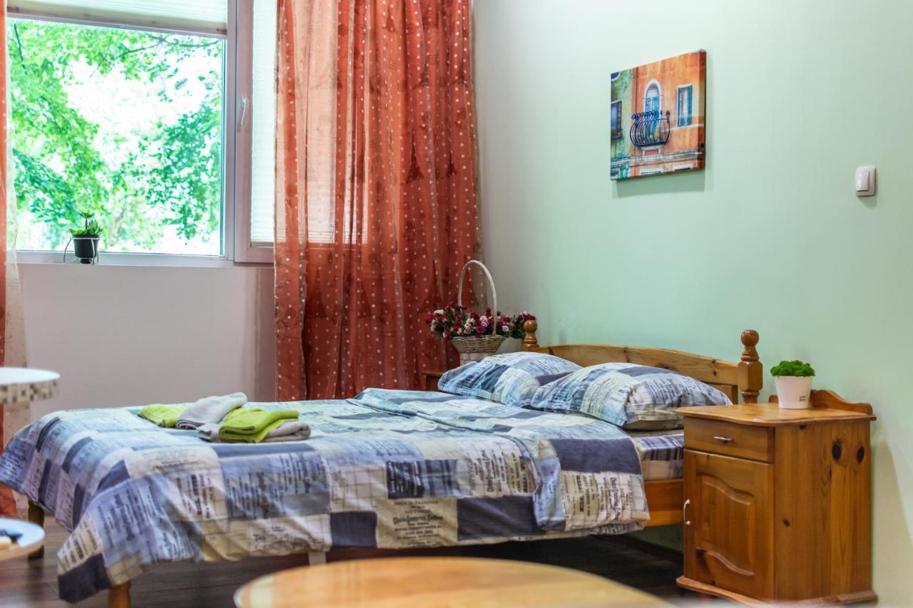 Barcelona Colorful Central Studio W Green Backyard Sofia Exteriör bild
