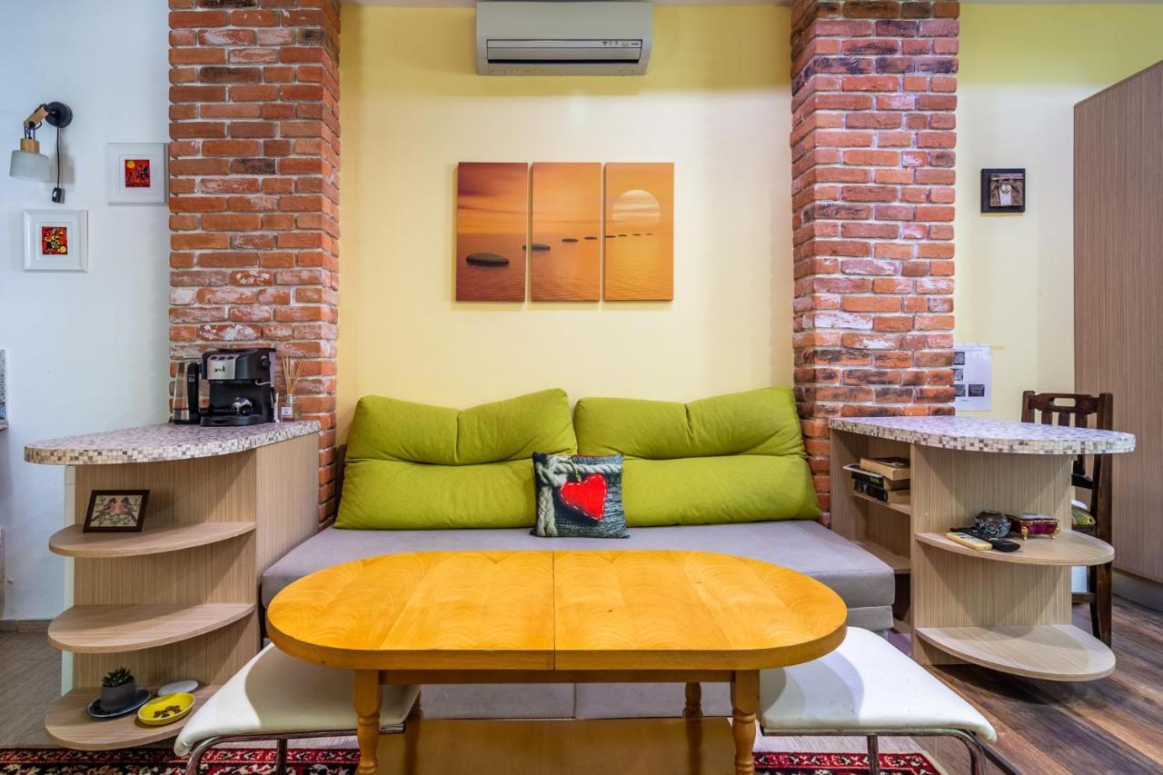 Barcelona Colorful Central Studio W Green Backyard Sofia Exteriör bild